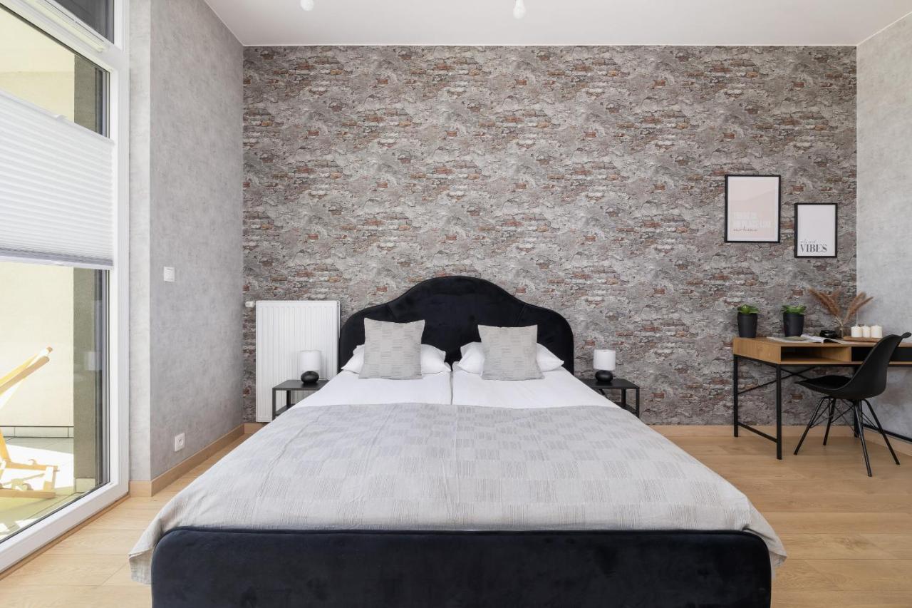 Apartment With Parking & Terrace Near Zalew Bagry By Renters Prestige Krakow